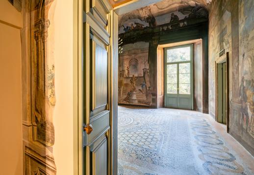 ブレシアの中心部にある、フレスコ画が描かれた高貴な建物の1階と2階が売りに出されています Image 4