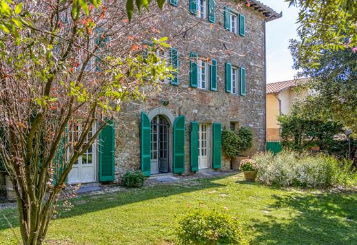 Tuscan farmhouse with pool for sale in Cortona Image 8