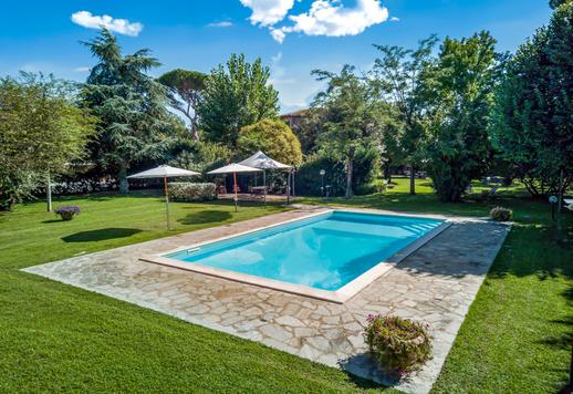 Tuscan farmhouse with pool for sale in Cortona Image 4