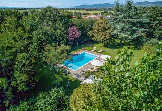 Tuscan farmhouse with pool for sale in Cortona Image 3