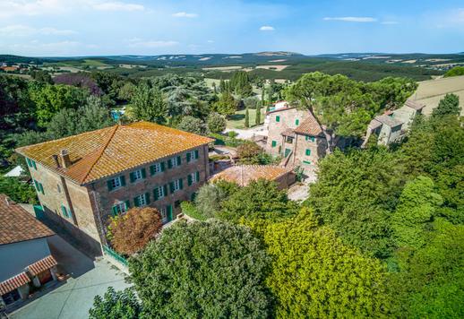 Tuscan farmhouse with pool for sale in Cortona Image 1