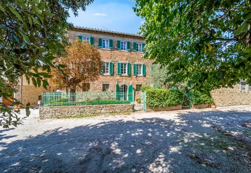 Tuscan farmhouse with pool for sale in Cortona Image 6
