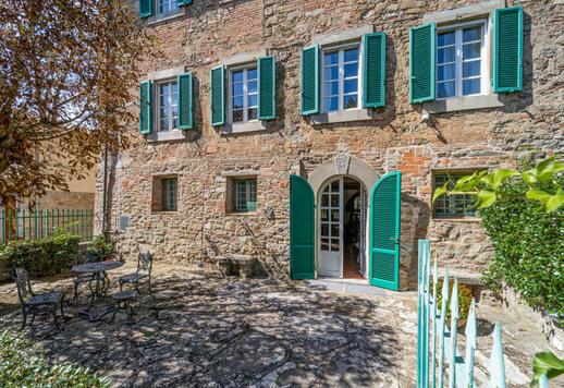 Tuscan farmhouse with pool for sale in Cortona Image 9