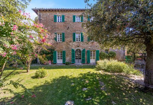Tuscan farmhouse with pool for sale in Cortona Image 7
