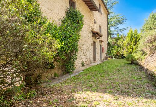  Dimora d’epoca con dependance, interni raffinati e ampi spazi verdi in vendita nel Valdarno Image 9