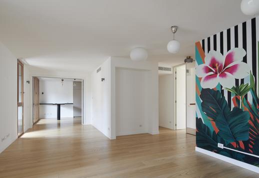 Adiacente a Corso Italia, nel centro di Milano, è in vendita una soluzione moderna con terrazzo, balcone e garage  Image 1