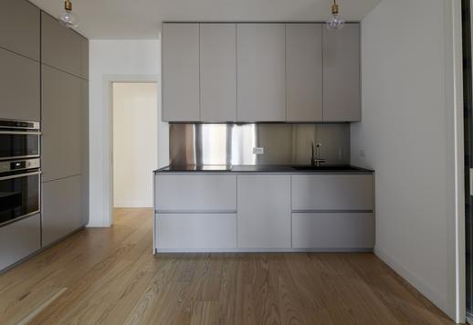 Adiacente a Corso Italia, nel centro di Milano, è in vendita una soluzione moderna con terrazzo, balcone e garage  Image 7