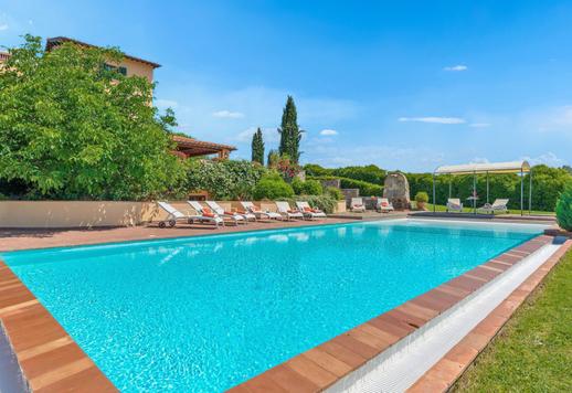 Esclusiva villa del XVII secolo finemente ristrutturata con piscina a sale e 5.000 mq di parco panoramico in vendita a Firenze Image 4