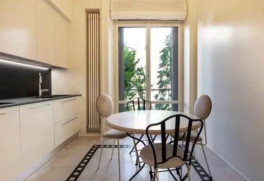 Grand appartement rénové en vente dans le quartier Conservatorio de Milan Image 5