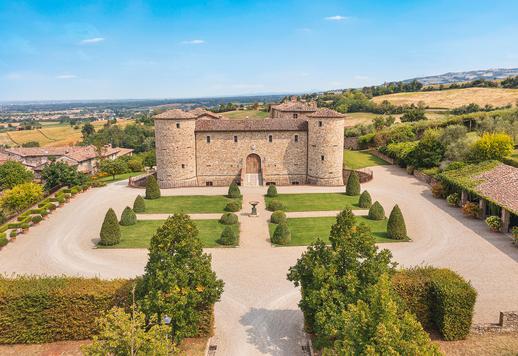 Fortified estate with Italian-style gardens, independent apartments and modern technologies for sale in Emilia Romagna Image 1