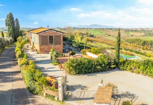 500 m²-es működő parasztház 6 apartmannal Empolese Valdelsa dombjai között Image 2