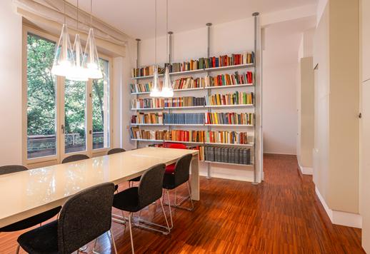 Helle, renovierte Vierzimmerwohnung in einem eleganten Gebäude mit Aufzug in Mailand zu verkaufen Image 5