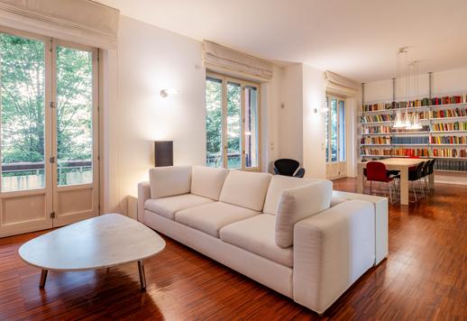 Helle, renovierte Vierzimmerwohnung in einem eleganten Gebäude mit Aufzug in Mailand zu verkaufen Image 8