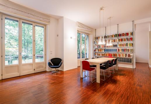 Helle, renovierte Vierzimmerwohnung in einem eleganten Gebäude mit Aufzug in Mailand zu verkaufen Image 4