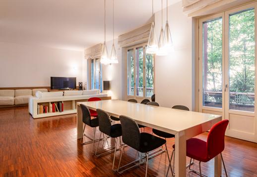 Helle, renovierte Vierzimmerwohnung in einem eleganten Gebäude mit Aufzug in Mailand zu verkaufen Image 6