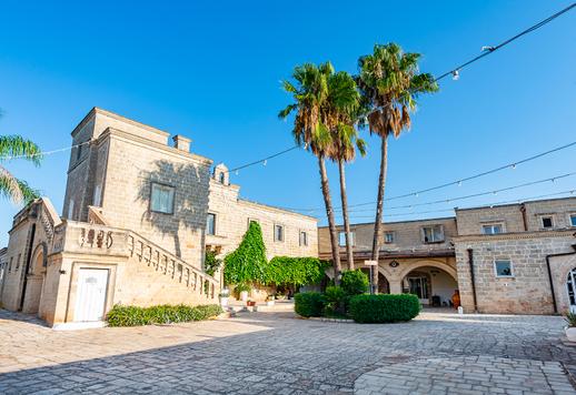 Wohnsitz aus dem 18. Jh. mit Trulli, eingebettet in die grüne Landschaft Apuliens, zu verkaufen Image 9