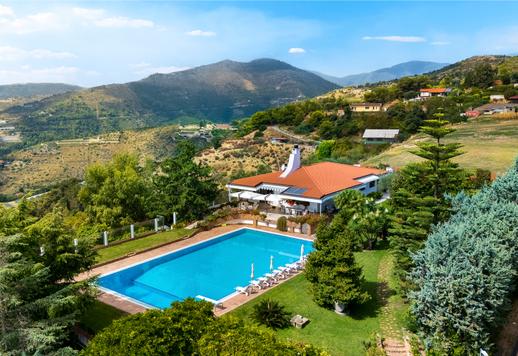 Elegante residencia de lujo con amplia piscina y 2 hectáreas de parque privado en la Riviera dei Fiori. Image 1