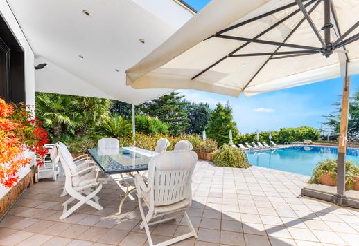 Elegante residencia de lujo con amplia piscina y 2 hectáreas de parque privado en la Riviera dei Fiori. Image 4