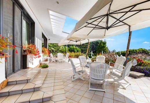 Elegante residencia de lujo con amplia piscina y 2 hectáreas de parque privado en la Riviera dei Fiori. Image 5