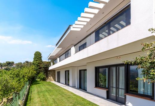 Elegante residencia de lujo con amplia piscina y 2 hectáreas de parque privado en la Riviera dei Fiori. Image 8