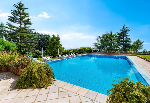 Elegante residencia de lujo con amplia piscina y 2 hectáreas de parque privado en la Riviera dei Fiori. Image 3