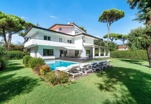 Prestigieuze moderne villa met ruime tuin en luxe afwerking te koop in Versilia Image 4