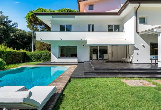 Prestigieuze moderne villa met ruime tuin en luxe afwerking te koop in Versilia Image 6