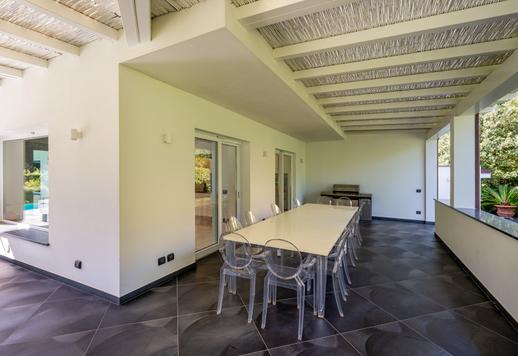 Prestigieuze moderne villa met ruime tuin en luxe afwerking te koop in Versilia Image 7