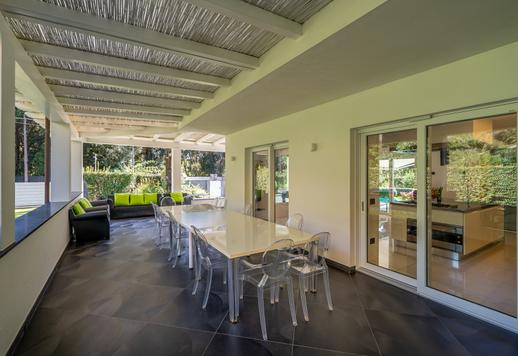 Prestigieuze moderne villa met ruime tuin en luxe afwerking te koop in Versilia Image 8