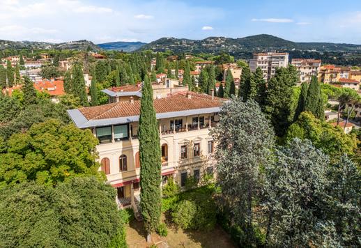 Lussuosa dimora in villa con ampio giardino e vista panoramica sul Duomo in vendita a Firenze Image 8