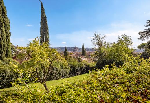 Lussuosa dimora in villa con ampio giardino e vista panoramica sul Duomo in vendita a Firenze Image 2