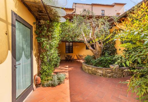 Demeure de charme avec terrasse à vendre dans le quartier de San Frediano à Florence Image 5