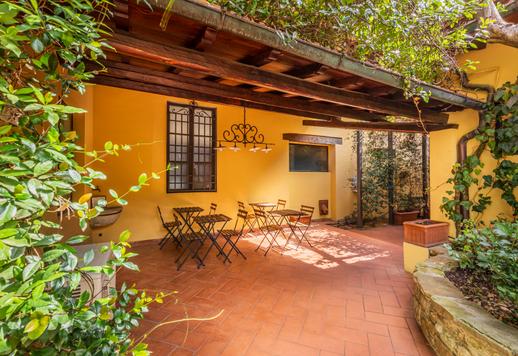 Demeure de charme avec terrasse à vendre dans le quartier de San Frediano à Florence Image 2