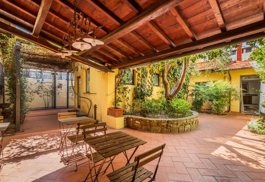 Demeure de charme avec terrasse à vendre dans le quartier de San Frediano à Florence Image 1