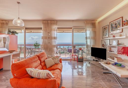 Apartamento de lujo de dos plantas con solárium panorámico en venta en Liguria Image 1