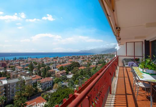 Apartamento de lujo de dos plantas con solárium panorámico en venta en Liguria Image 7