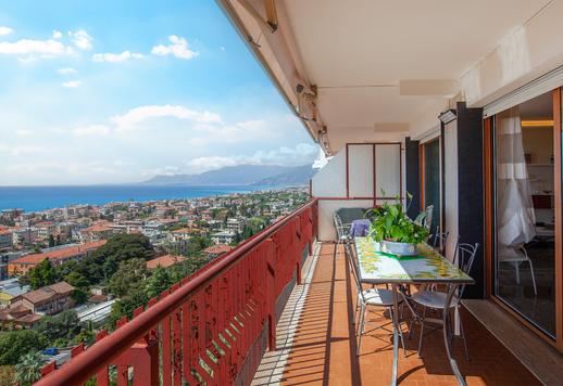 Apartamento de lujo de dos plantas con solárium panorámico en venta en Liguria Image 6