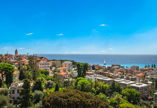 Apartamento de lujo de dos plantas con solárium panorámico en venta en Liguria Image 9