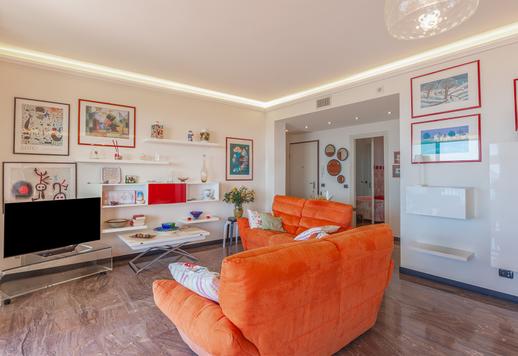 Apartamento de lujo de dos plantas con solárium panorámico en venta en Liguria Image 2