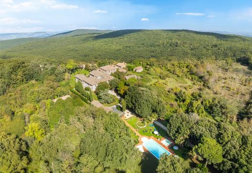 Bájos luxusingatlan 10 apartmannal és egy évszázados parkkal eladó Siena és San Gimignano között Image 1