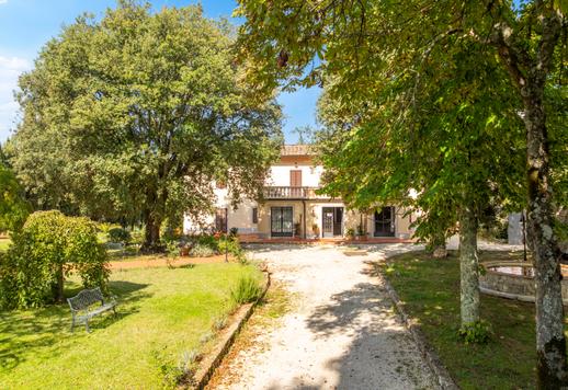 Bájos luxusingatlan 10 apartmannal és egy évszázados parkkal eladó Siena és San Gimignano között Image 9