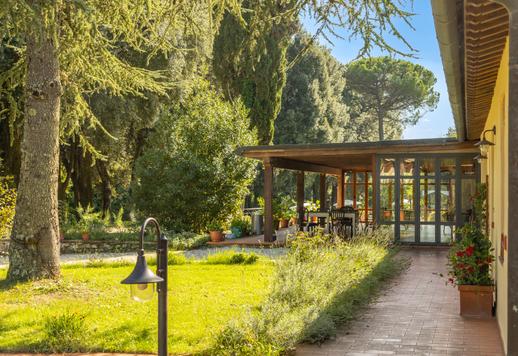 Urokliwa luksusowa nieruchomość z 10 apartamentami i wielowiekowym parkiem na sprzedaż pomiędzy Sieną i San Gimignano Image 8