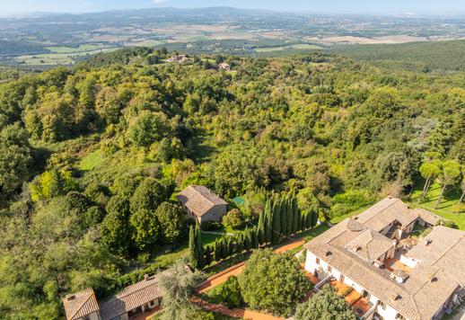 Bájos luxusingatlan 10 apartmannal és egy évszázados parkkal eladó Siena és San Gimignano között Image 2