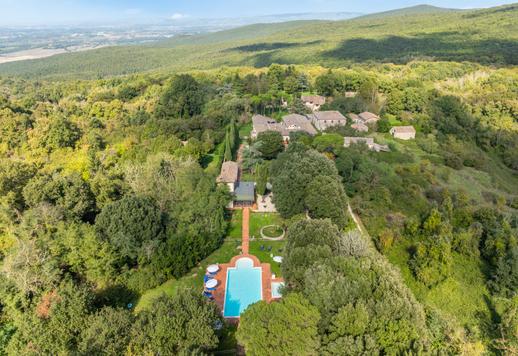 Urokliwa luksusowa nieruchomość z 10 apartamentami i wielowiekowym parkiem na sprzedaż pomiędzy Sieną i San Gimignano Image 2