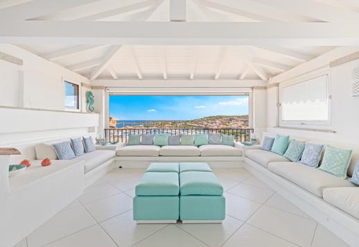 Ylellinen huoneisto panoraamaterasseilla myytävänä yhdellä Sardinian eksklusiivisimmista alueista Image 2