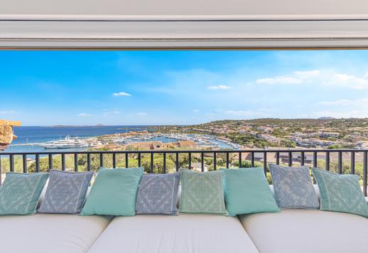 Ylellinen huoneisto panoraamaterasseilla myytävänä yhdellä Sardinian eksklusiivisimmista alueista Image 3
