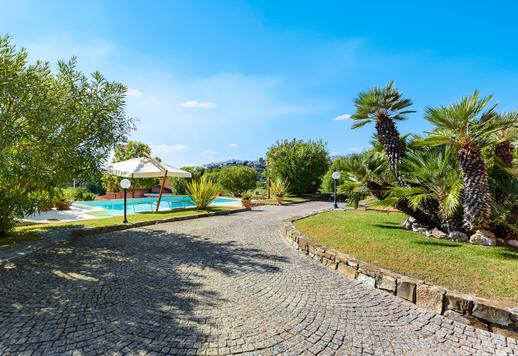 Elegante villa con jardín, terraza panorámica y piscina en venta en San Remo Image 5