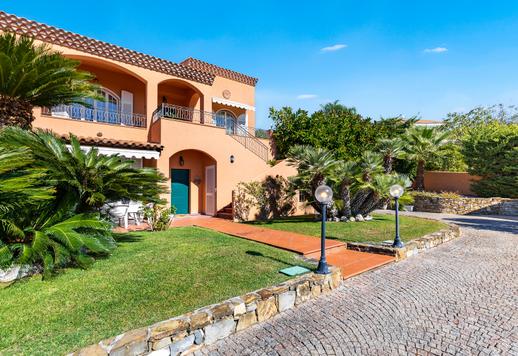 Elegante villa con jardín, terraza panorámica y piscina en venta en San Remo Image 3