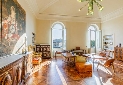 Elegante apartamento de dois andares com terraço e vista panorâmica do rio Arno à venda em Florença Image 4