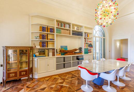 Elegante apartamento de dois andares com terraço e vista panorâmica do rio Arno à venda em Florença Image 6